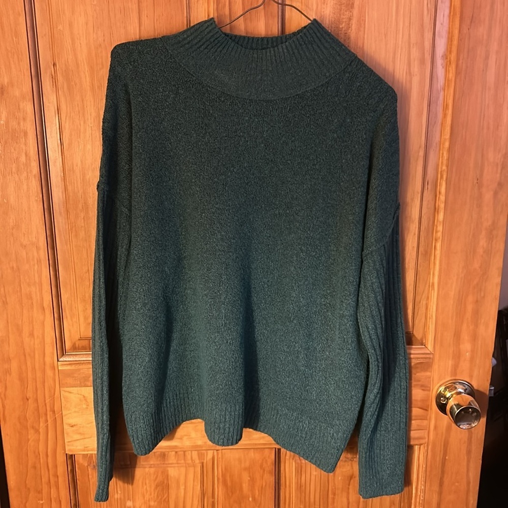 SO Green Turtleneck Sweater Size Medium - Picture 4 of 5